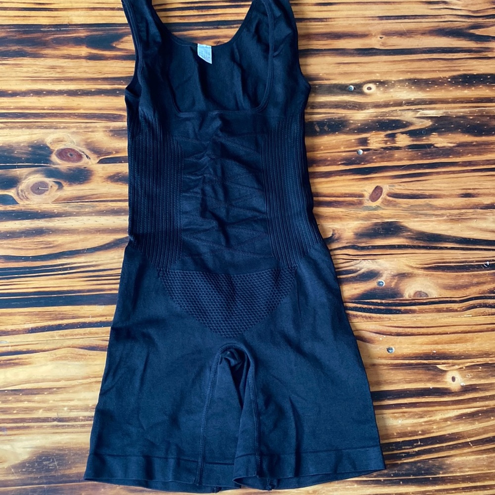 SHAPEWEAR BODY SUIT BLACK sz M NWOT